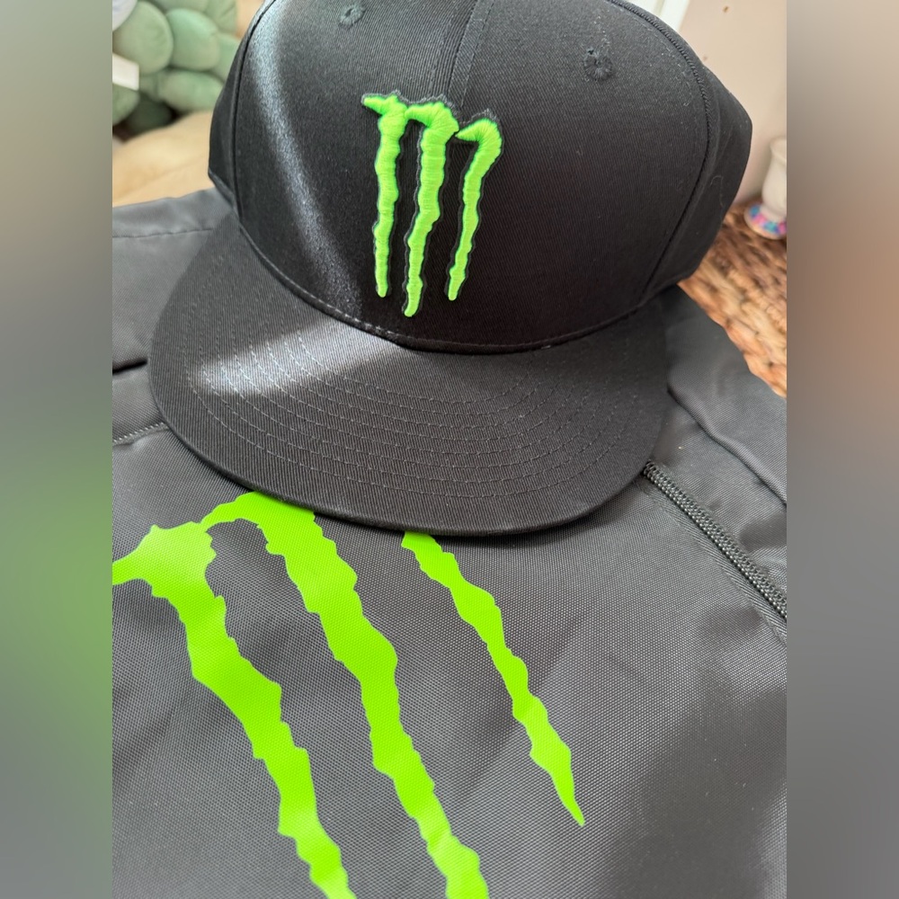 New Monster Energy Drink Drawstring Bag w Black Cap + Keychain - Picture 13 of 13